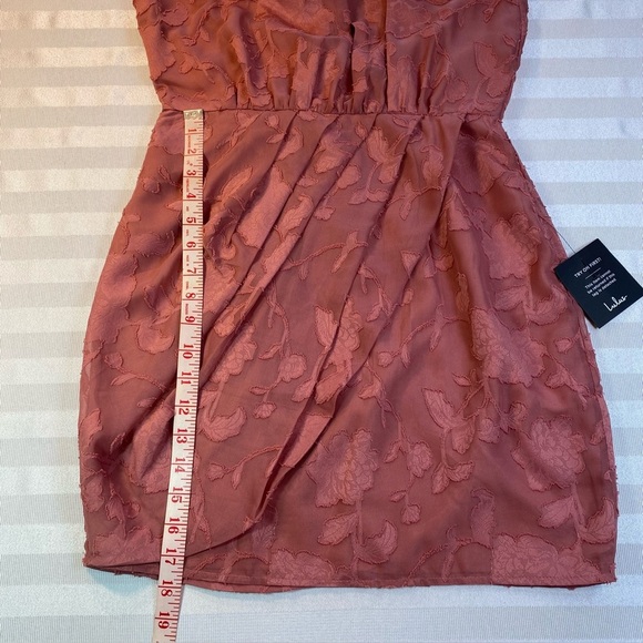 NWT Lulus Chic Demeanor Rusty Rose Floral Jacquard Halter Mini Dress Sz S - Picture 4 of 16